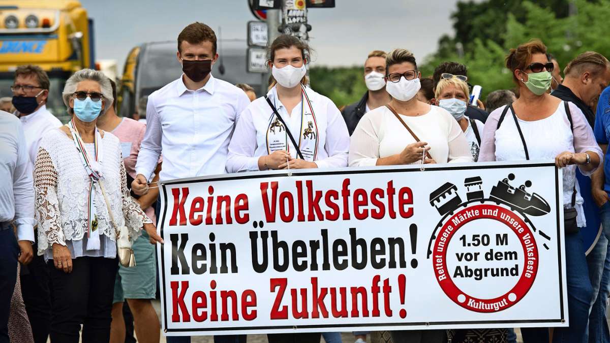 Corona-Einschränkungen in Baden-Württemberg: Mit 600 Fahrzeugen vom  Wasen in die Stadt –  Schausteller protestieren