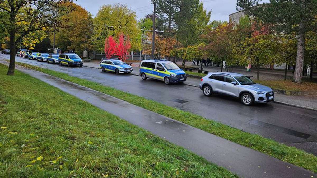 Die Polizei hat am Morgen die Schule in Vaihingen durchsucht.
