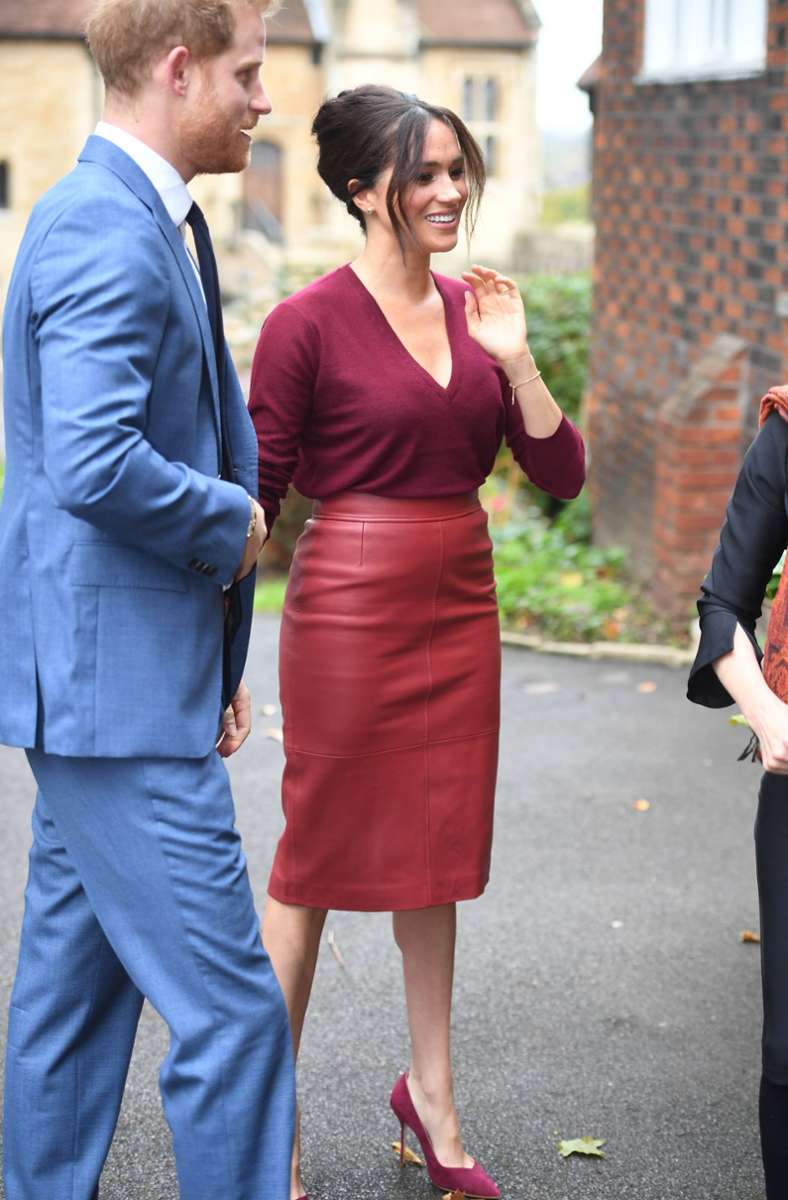 Gleicher Rock am selben Tag – was für ein Zufall: Herzogin Kate trug 2019 den gleichen roten Lederrock wie...