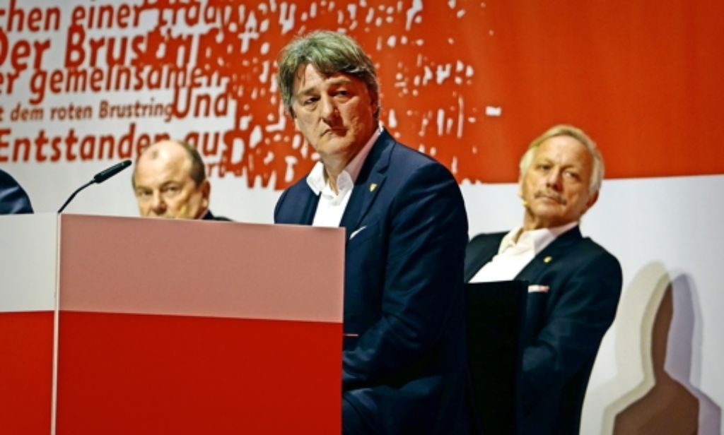 Quo vadis, VfB? Joachim Schmidt, Bernd Wahler und Eduardo Garcia (von rechts) blicken ratlos in die Runde. Foto: Baumann