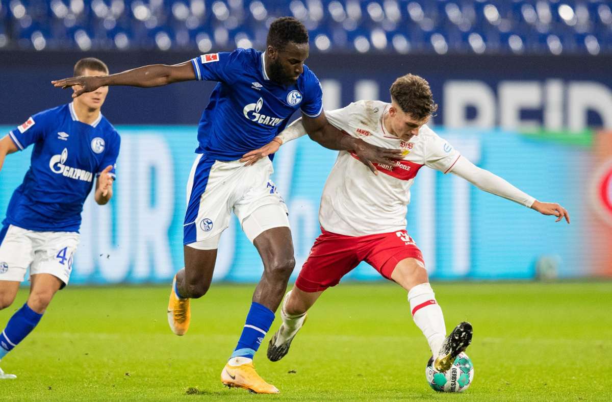 Salif Sané, 31 Jahre – Der FC Schalke 04 verpflichtete den senegalischen Innenverteidiger 2018 für stolze sieben Millionen Euro von Hannover 96. Beim Wiederaufstieg der Knappen kam er lediglich elfmal zum Einsatz, nun musste der Top-Verdiener gehen.