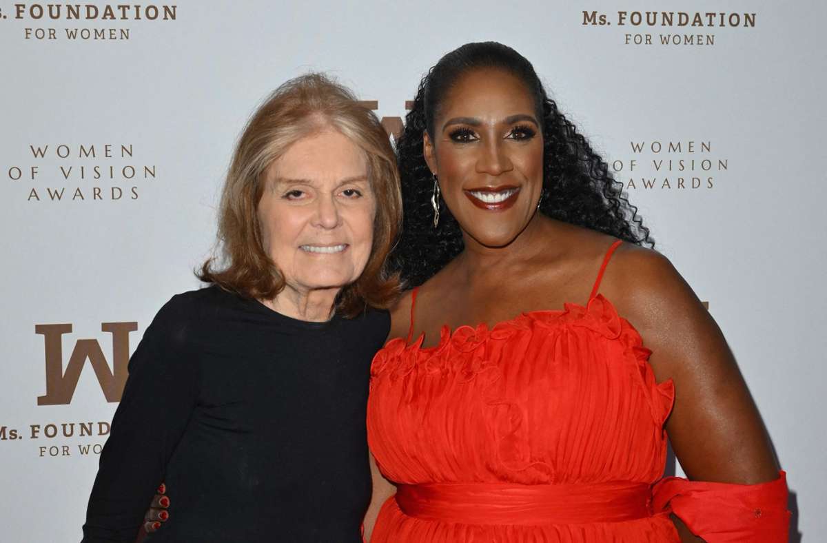 Gloria Steinem und die jetzige Vorsitzende der Ms. Foundation for Women, Teresa Younger.