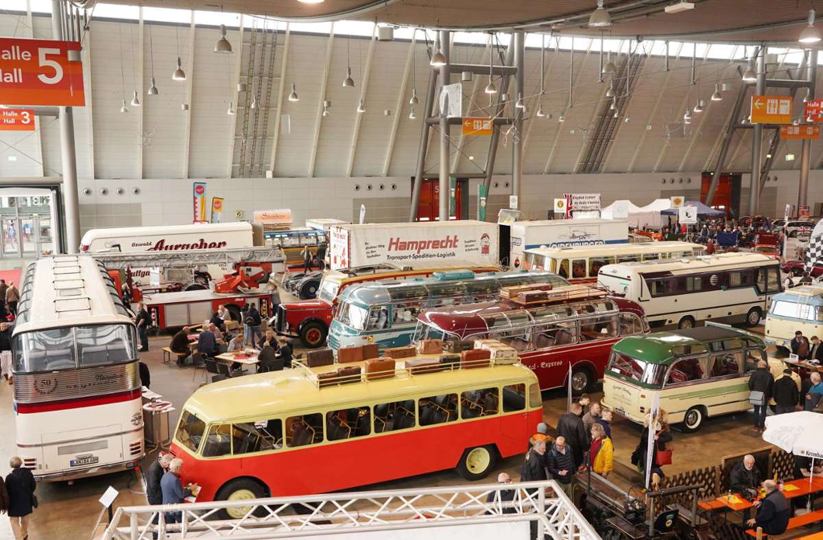 Dicke Dinger: In Halle 5 sind historische Busse und Nutzfahrzeuge ausgestellt.