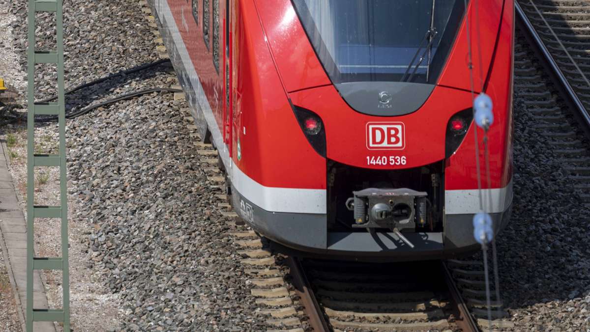Regionalexpress von Stuttgart nach Nürnberg: Zug fährt bei Ludwigsburg in falsche Richtung