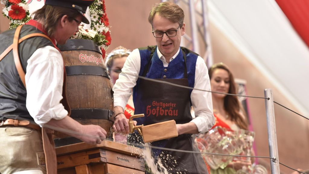 Fassanstich zum 79. Stuttgarter Frühlingsfest: Nach drei Schlägen fließt das Bier