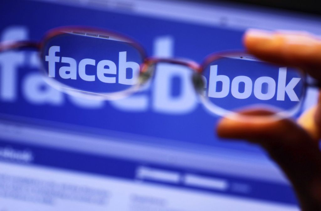 Facebook will in Zukunft genauer hinsehen – und auch seinen Nutzern die Möglichkeit bieten, möglicher Propaganda auf die Schliche zu kommen.