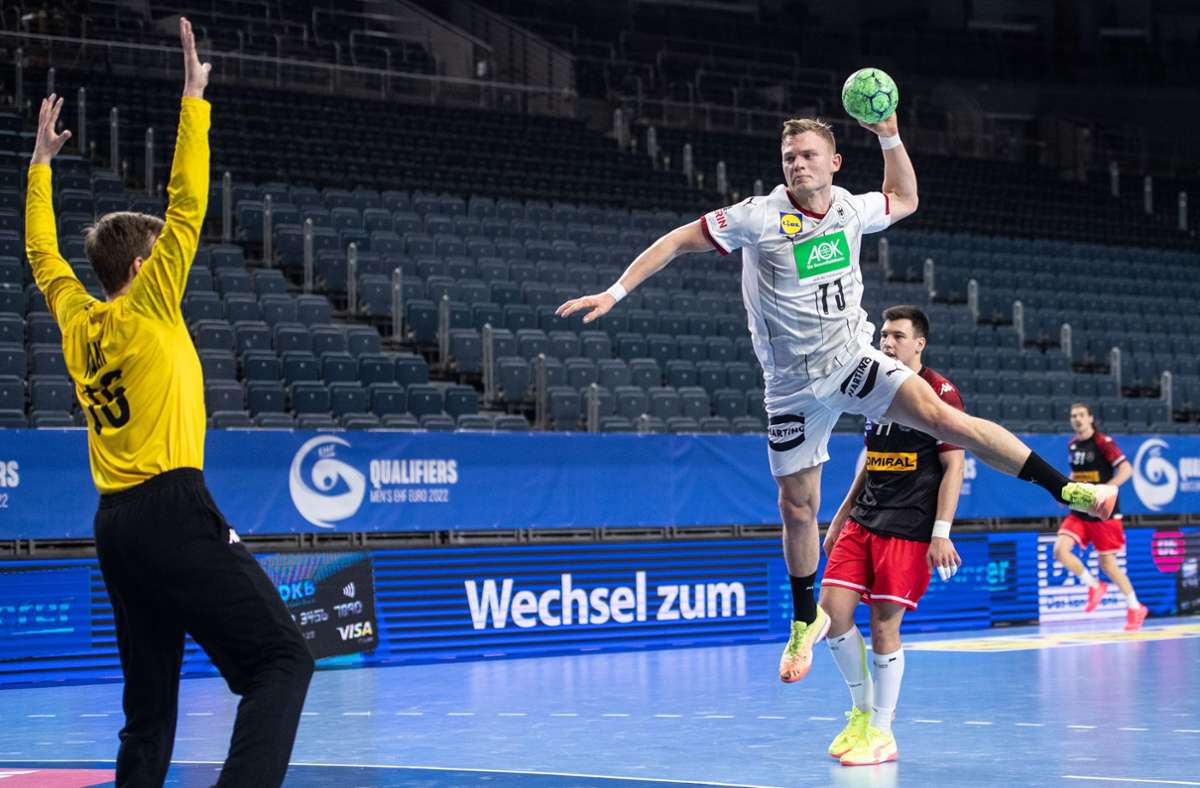 Rechtsaußen: Timo Kastening von der MT Melsungen avancierte bei der EM 2020 zum Senkrechtstarter des deutschen Teams – und bestach durch Schnelligkeit, Spielwitz und Treffsicherheit. Der 25-Jährige von der MT Melsungen wurde zu Deutschlands Handballer des Jahres 2019 gewählt.
