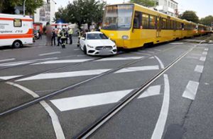 23 Unfälle mit Stadtbahnen: SSB und Stadt entschärfen Chaos-Kreuzung in Bad Cannstatt