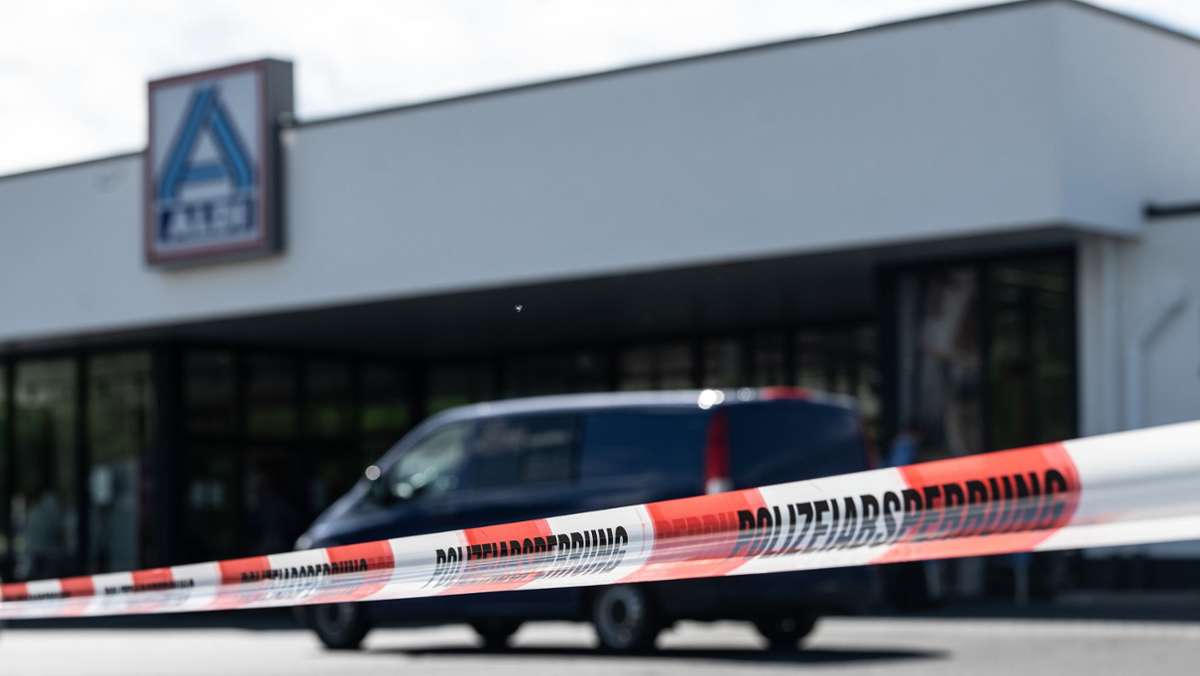 Schwalmstadt in Nordhessen: Zwei Menschen durch Schüsse in Lebensmittelmarkt getötet