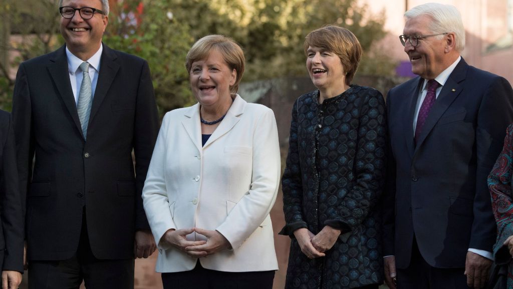  Kanzlerin Angela Merkel mahnte zum Tag der Deutschen Einheit, die Aufgaben für Deutschland seien „nicht weniger geworden“. Zudem erinnerte sie an deutsche Verantwortung in Europa und der Welt. 