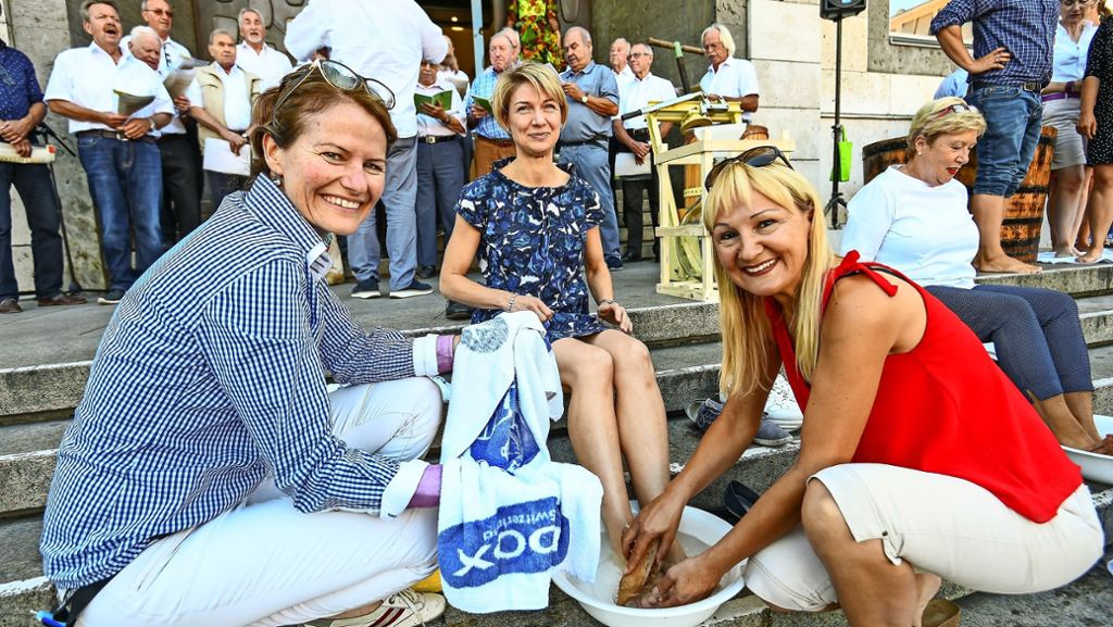 Traubenpressen vorm Stuttgarter Rathaus: Erste Kostprobe von einem besonderen Jahrgang