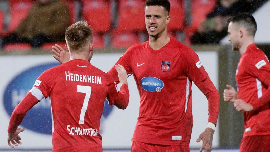  Der VfB Stuttgart befindet sich mitten in den Personalplanungen für die kommende Saison. Dabei soll ein Zweitliga-Stürmer eine Rolle spielen. 