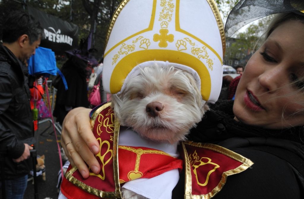 Auch ein kleiner Papst gab sich bei der Kostümparade die Ehre.
