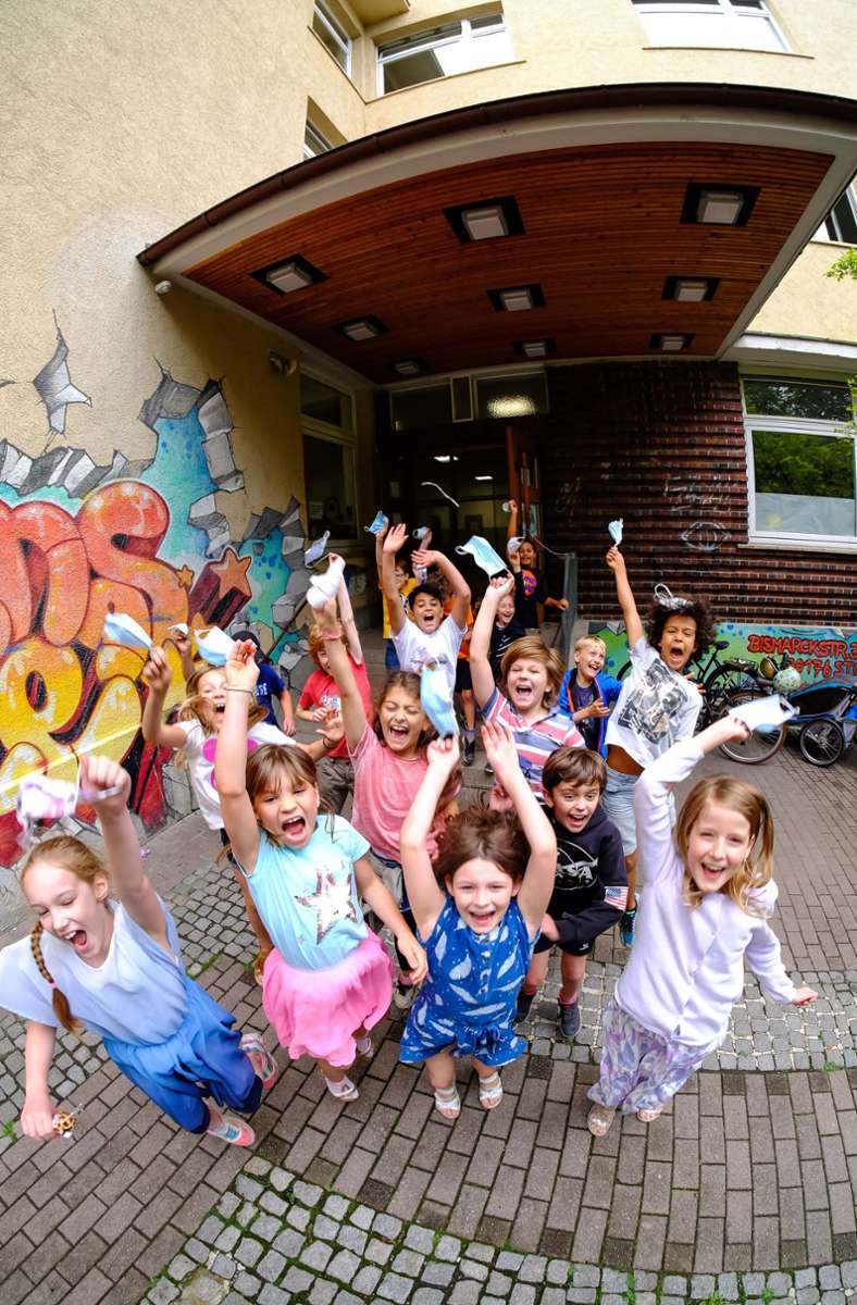 Die Kinder der 3a an der Stuttgarter Schwabschule freuen sich auf die Sommerferien – wie vermutlich viele andere Kinder auch.