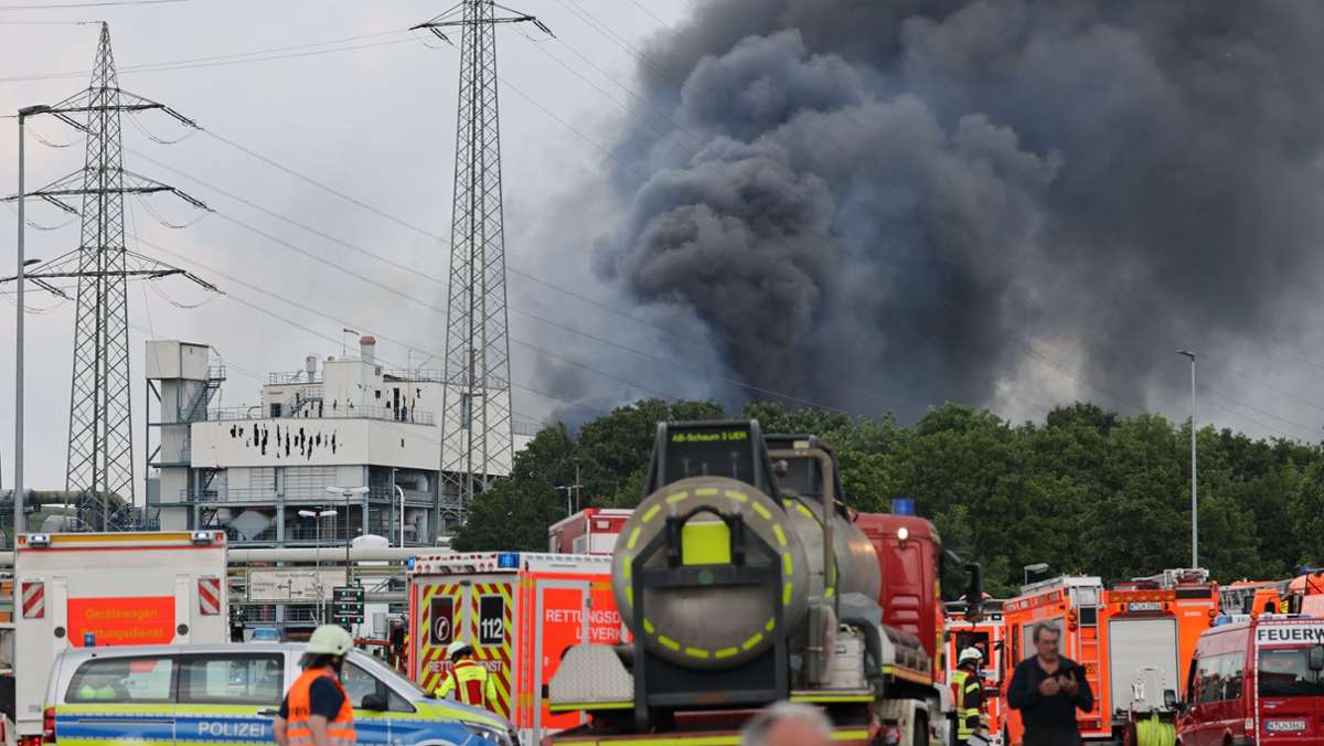 Leverkusen: Suche nach Vermissten nach Explosion im Chempark geht weiter