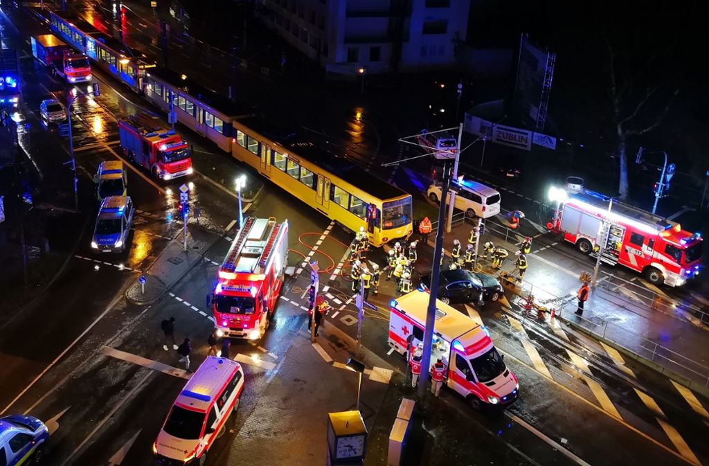 Bei einem Unfall mit einer Stadtbahn der Linie U12 ist ein Autofahrer verletzt worden. Foto: Andreas Rosar