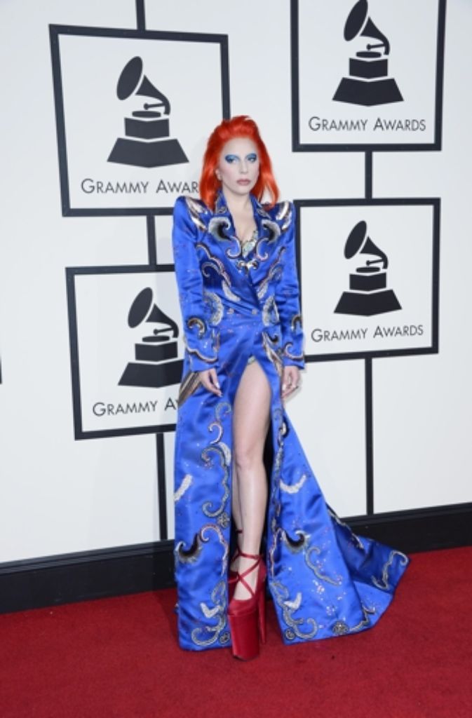 Gewohnt schrill stolzierte Lady Gaga in einem ihrer zahlreichen Outfits über den roten Teppich in Los Angeles.