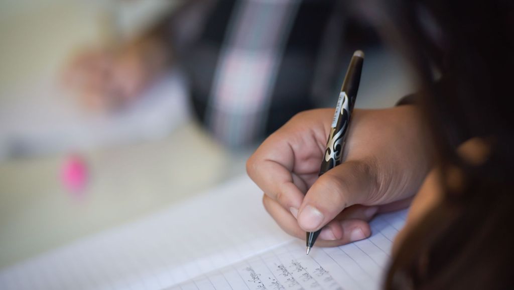 Schreib- und Leseschwäche: Neue Grundbildungszentren sollen Erwachsenen helfen