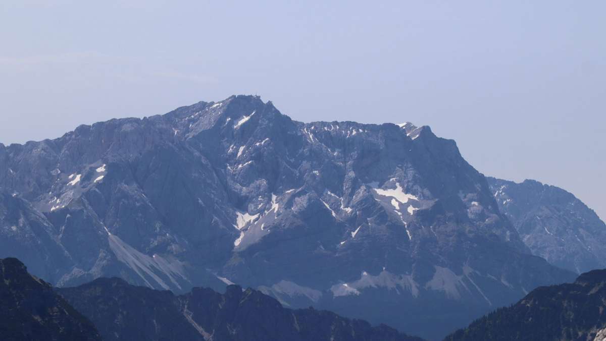 Tödlicher Unfall an der Zugspitze: Sturz aus 50 Metern – Kletterer fällt in den Tod