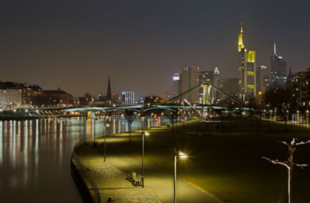 Gute Kulisse für einen Samstagabend-Krimi: Die Skyline von Frankfurt am Main. Aber auch ...