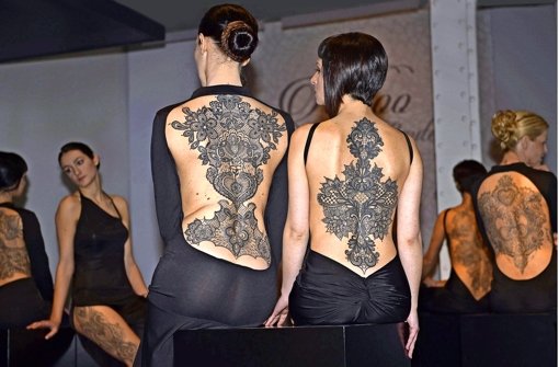 Schöne Rücken können entzücken  – auch  mit Tattoo. Foto: dpa