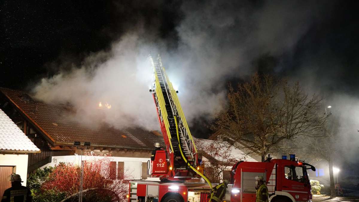 Gebäudebrand in Weilheim/Teck: Großeinsatz wegen Wohnhausbrand