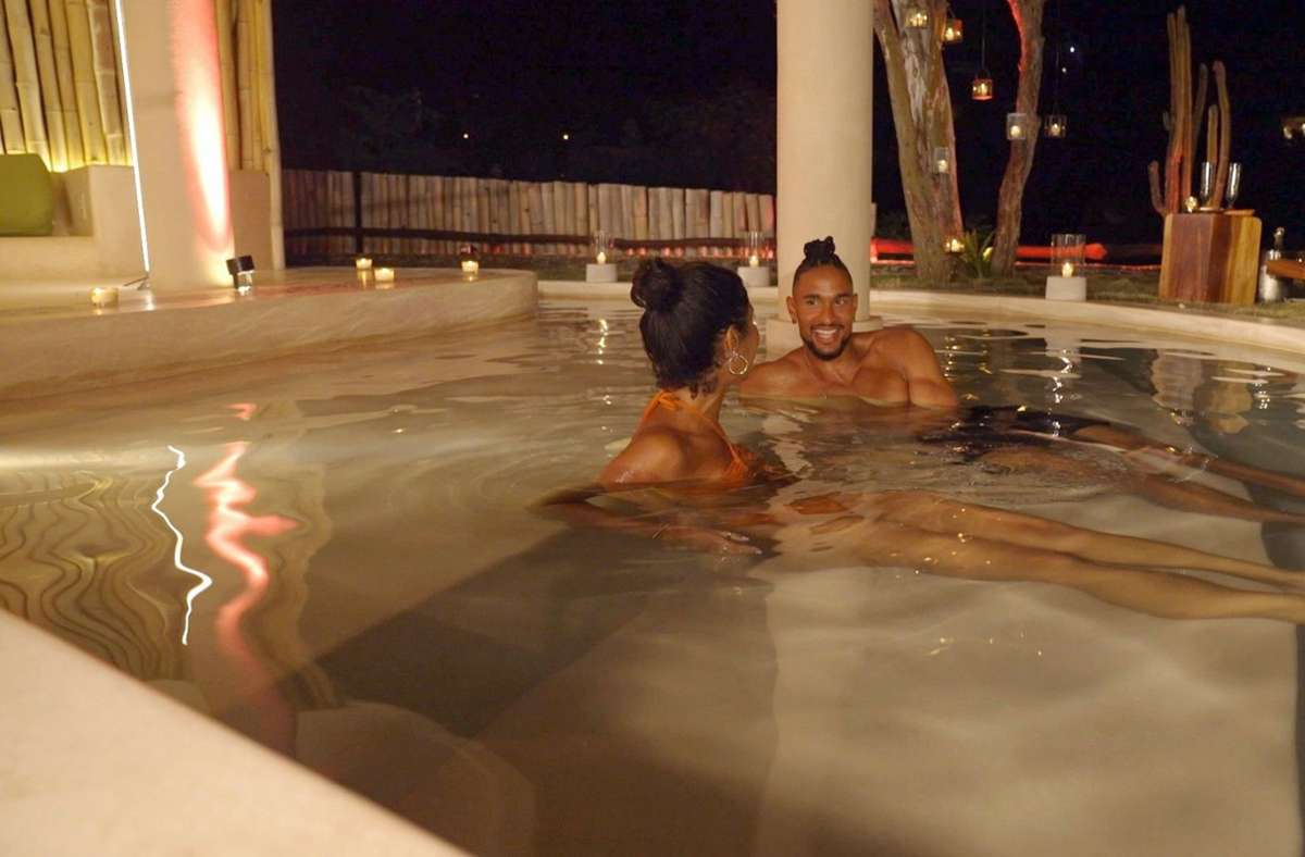 David und Yolanda im Pool.