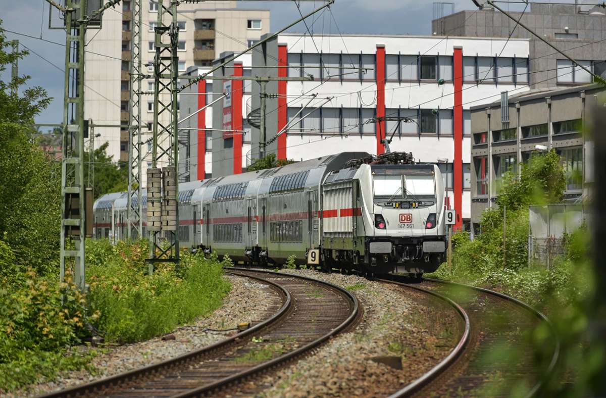 Bisher können die Intercity-Züge auf der Gäubahn auch mit Nahverkehrskarten benutzt werden. Foto: LICHTGUT/Max Kovalenko