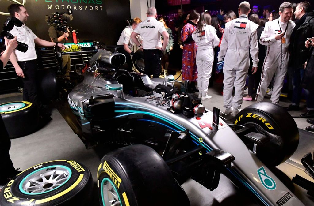 Die Gäste der Hilfiger-Show konnten eine Blick auf den neuen Mercedes Formel-1-Rennwagen werfen.