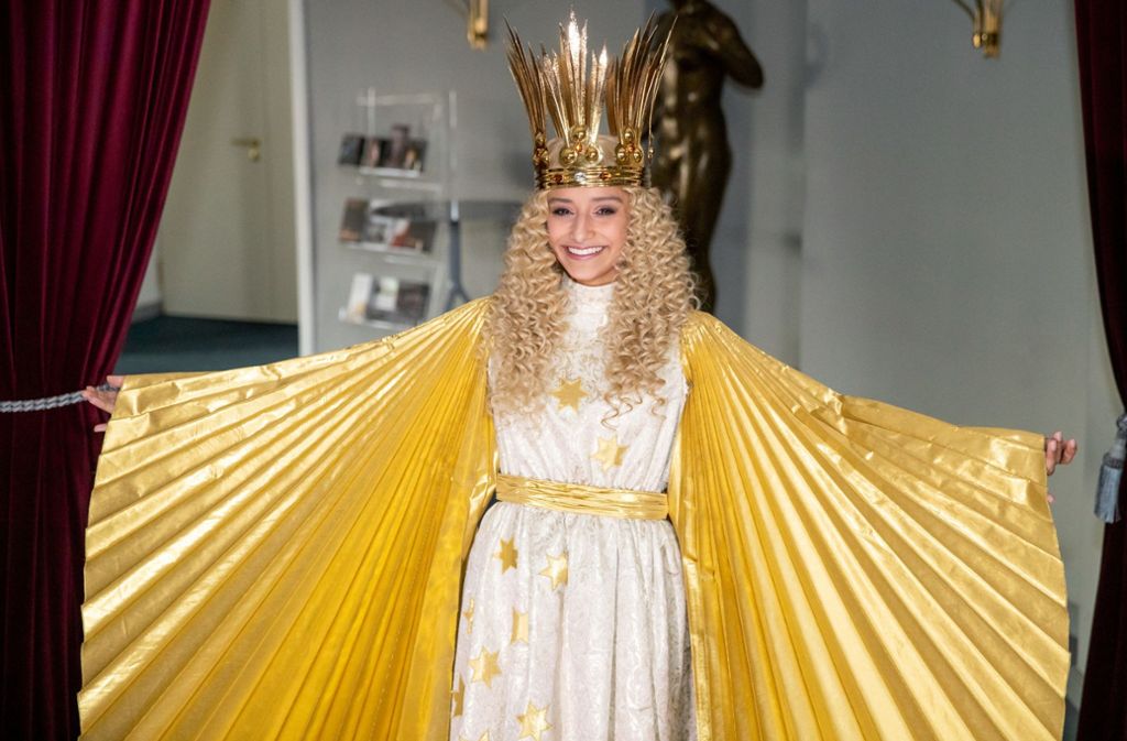 Bei der offiziellen Kostümprobe zeigte sich Benigna Munsi erstmals in ihrem Christkind-Gewand.