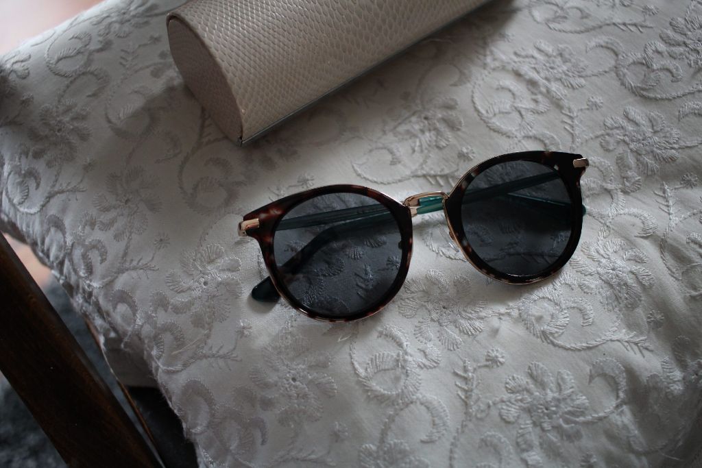 Die lässige Sonnenbrille von Jimmy Choo ist ein Neuzugang in Ann-Katrins Accessoire-Sammlung. Gefunden hat die 30-Jährige das Paar in der Breuninger-Filiale an der Marktstraße 1-3.