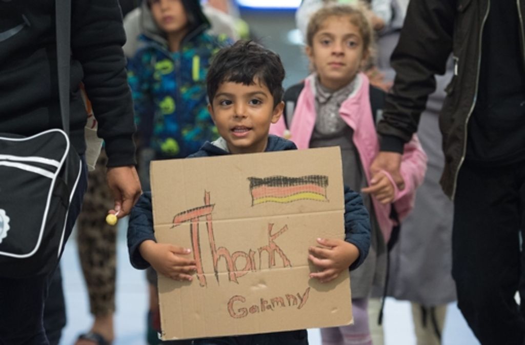 Saalfeld: „Thank you, Germany“ steht auf dem Plakat dieses kleinen Flüchtlingsjungen.