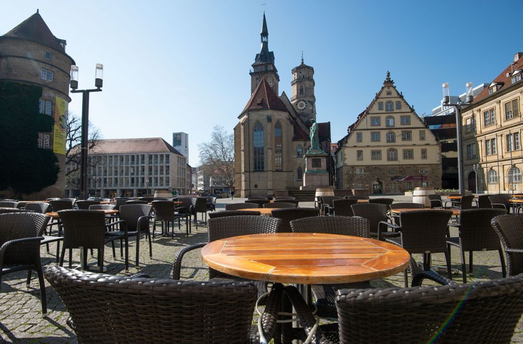 Frühlingstag in Stuttgart und die Cafés sind leer