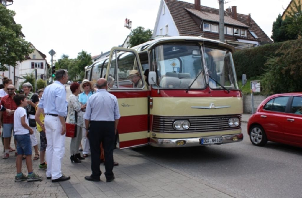 Ein Oldtimer-Shuttle-Bus pendelt zwischen Plieningen und Birkach.