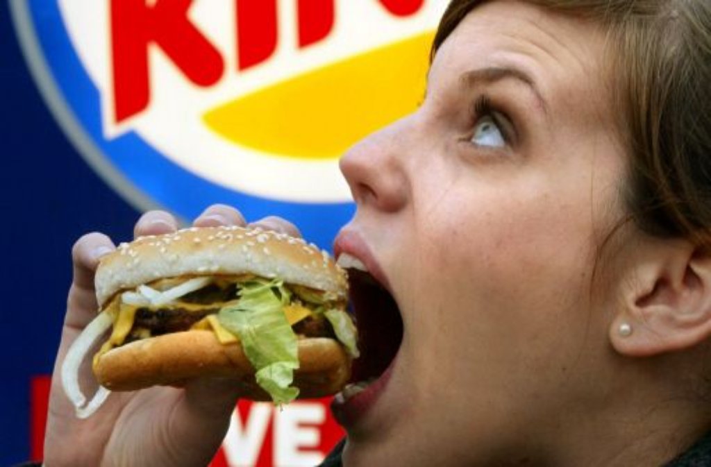 Ein Burger für Linkshänder mit seitenverkehrter Belegung - vom Ansturm zu schließen, der über die "Burger-King"-Filialen hereinbrach, als sich die Fast-Food-Kette 1998 diesen Aprilscherz erlaubte, muss das ein Produkt sein, auf das die Welt gewartet hat.
