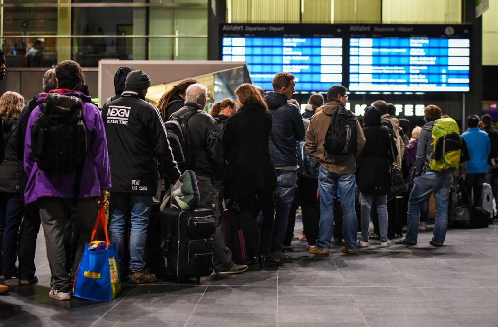 Im Oktober 2017 hatte Sturmtief „Xavier“ für langes Warten am Berliner Hauptbahnhof gesorgt. Mit Sturmtief „Friederike“ könnte es den Reisenden in Stuttgart am Donnerstag ähnlich gehen.
