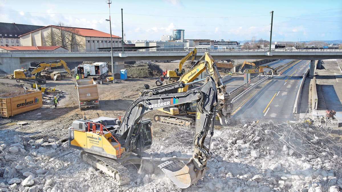 A81-Ausbau in Böblingen und Sindelfingen: Eine Brücke wird pulverisiert