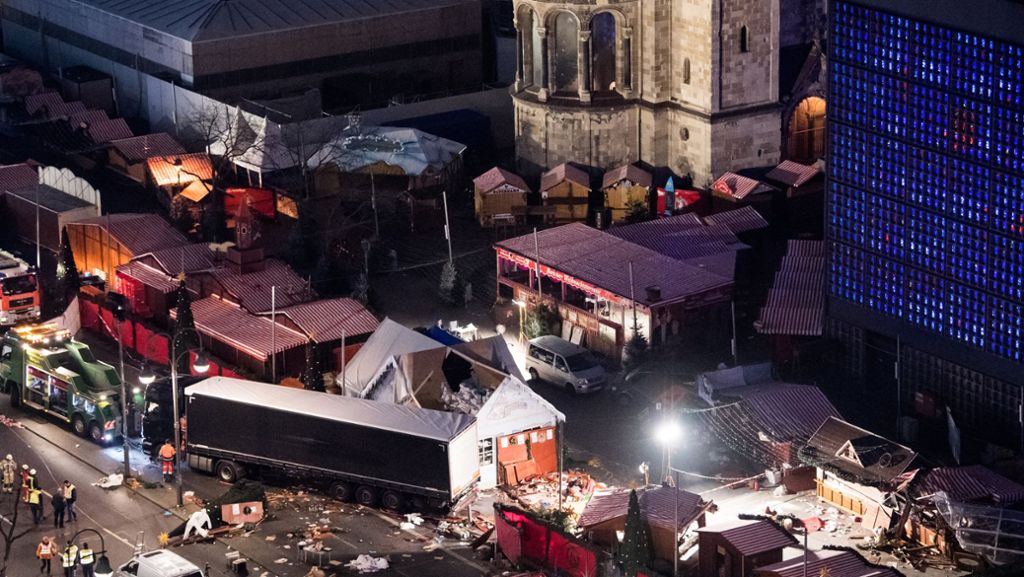  Laut Medienberichten liegt dem Bundesnachrichtendienst ein bislang unbekanntes Video des Berliner Weihnachtsmarkt-Attentäters Anis Amri vor, in dem dieser vor seiner Tat Terror ankündigte. Die Aufnahme soll der Polizei offenbar nicht vorliegen. 