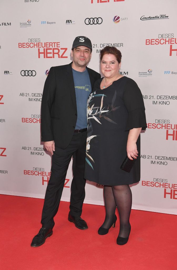 Regisseur Marc Rothemund (links) und Schauspielerin Nadine Wrietz vor dem Mathäser Filmpalast in München.