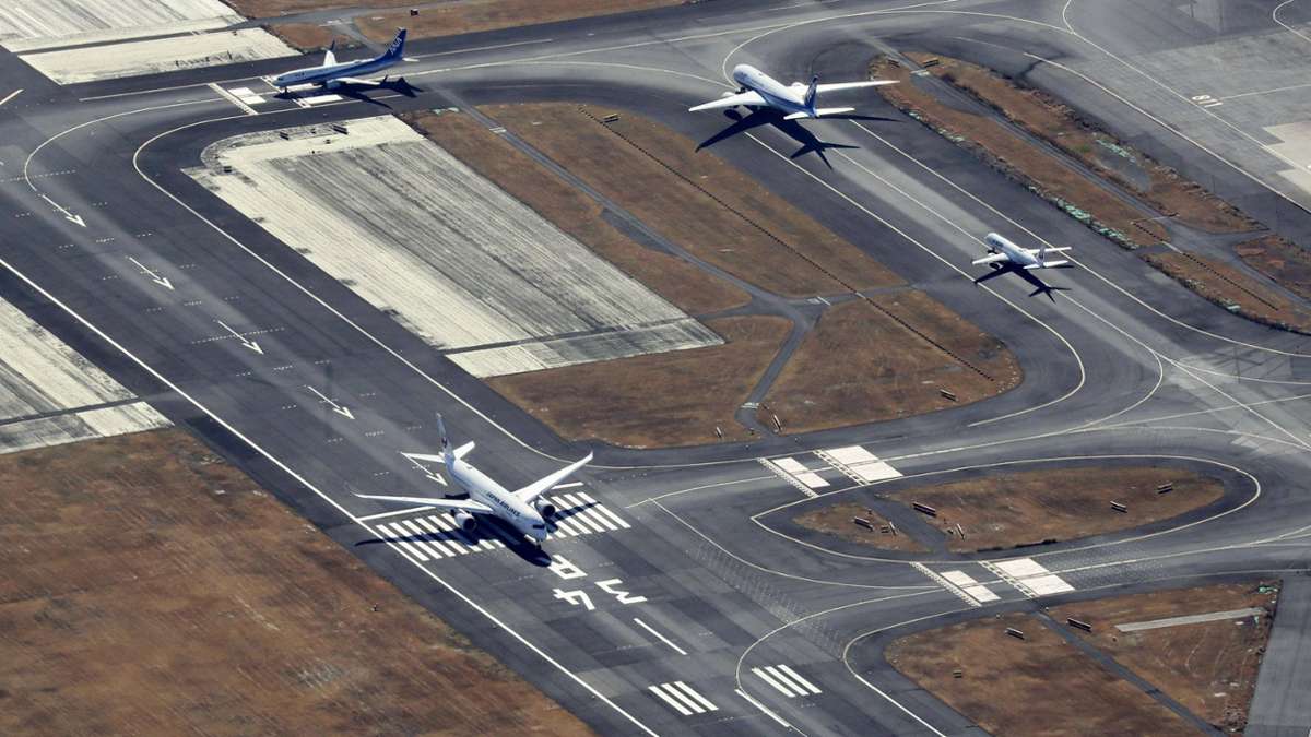 Tokio: Mann beißt Stewardess: Flugzeug mit Ziel USA kehrt auf  Flughafen zurück