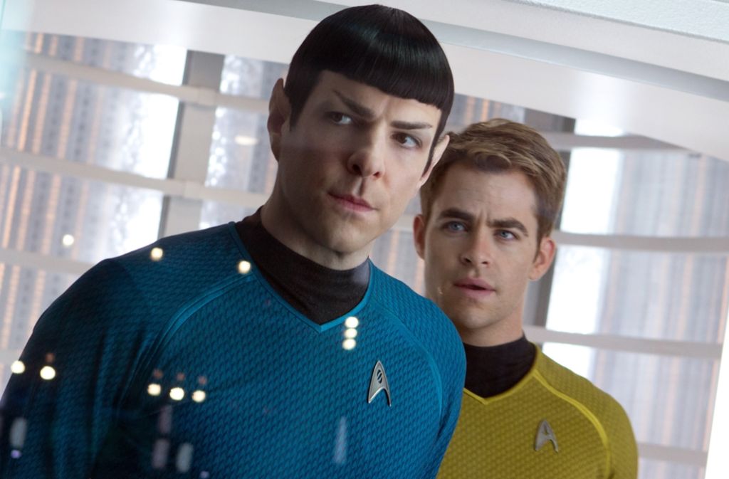 Nr. 12: Chris Pine (re.) als James T. Kirk und Zachary Quinto als Spock in einer Szene des Kinofilms „Star Trek Into Darkness“ (2013).