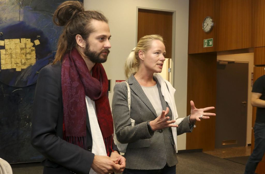 In Böblingen reden die beiden Grünen-Politiker Tobias Bacherle und Thekla Walker mit Journalisten über das Ergebnis der Partei.