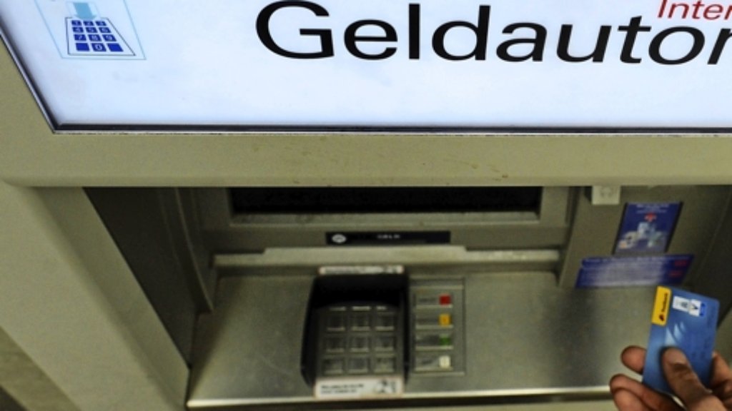 Bankkunde in Sachsenheim bedroht: Überfall an Geldautomat geht schief