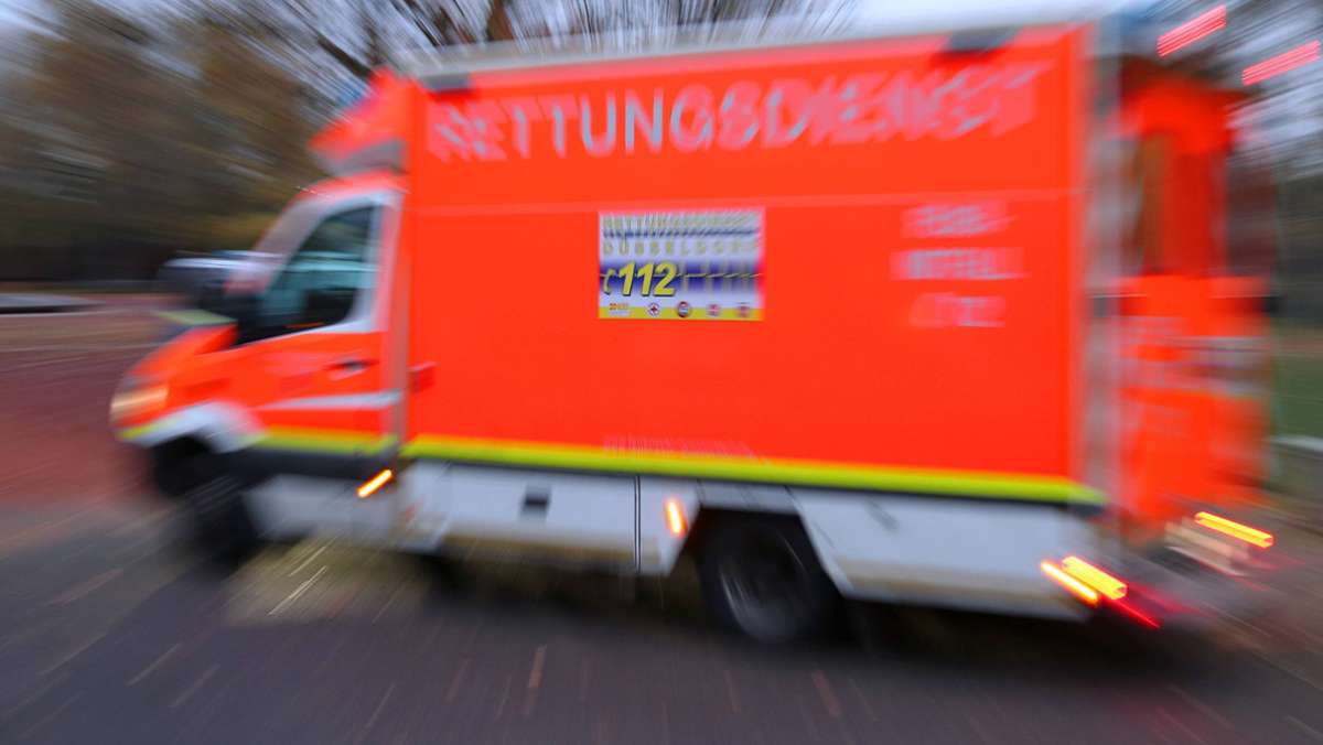 Unfall in Esslingen: Auto touchiert Radfahrer – schwer verletzt