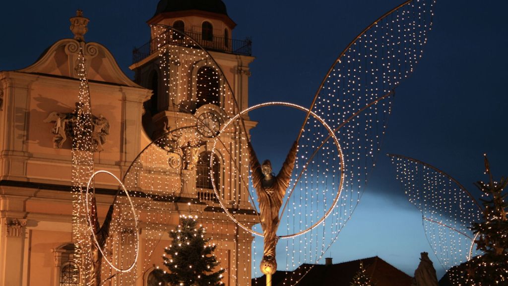 Weihnachtsmarkt in Ludwigsburg: Engel künden den Beginn des Weihnachtsmarktes an