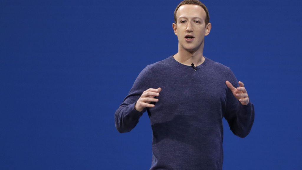  Die Hauptversammlungen von Facebook waren in jüngsten Jahren eine eher langweilige Veranstaltung: Die Geldmaschine läuft, und Mark Zuckerberg kontrolliert eh die Mehrheit der Stimmrechte. Doch diesmal regt der Datenskandal die Anleger auf - auch wenn sie machtlos sind. 
