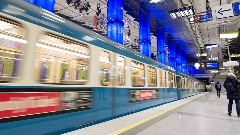 München: Mann vor U-Bahn geschubst – 38-Jährige in U-Haft