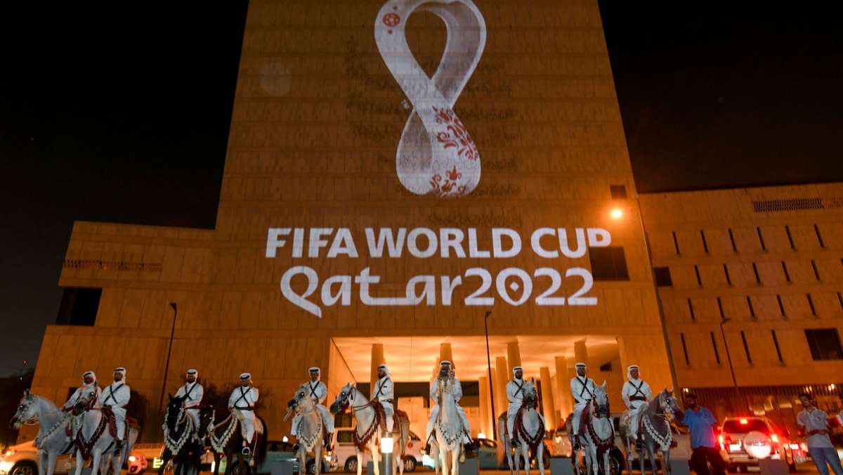  Deutschland hat sich schon vorzeitig die Qualifikation zur Weltmeisterschaft 2022 gesichert. Diese findet nächstes Jahr im Winter in Katar statt. Was wir schon über den Spielplan wissen. 