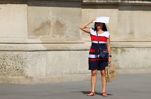 Hitze wird vor allem in Städten zunehmend zum Gesundheitsproblem – nicht nur wie hier in Paris. Foto: dpa/Gao Jing