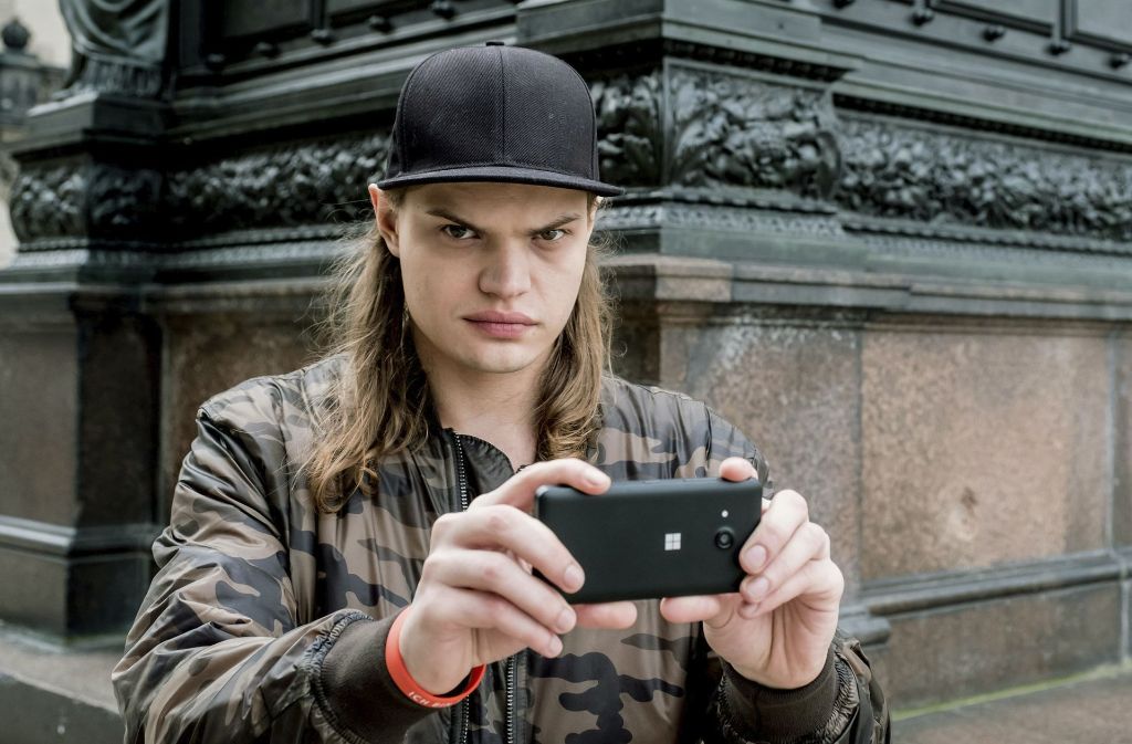 Junge Menschen und ihre Handys: Wilson Ochsenknecht als Scoopy